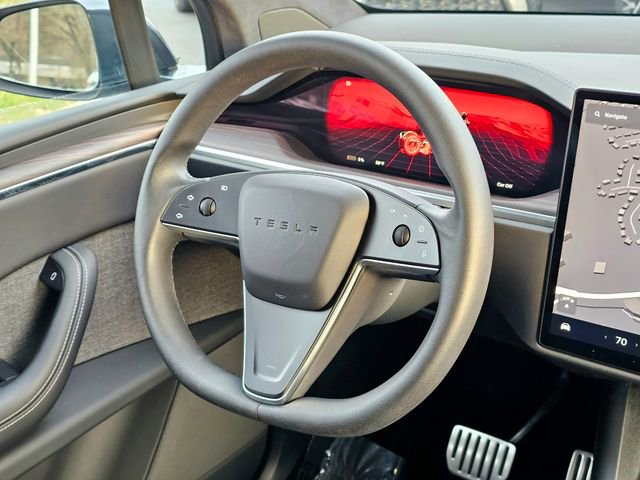 Used 2024 Tesla Model X image 28