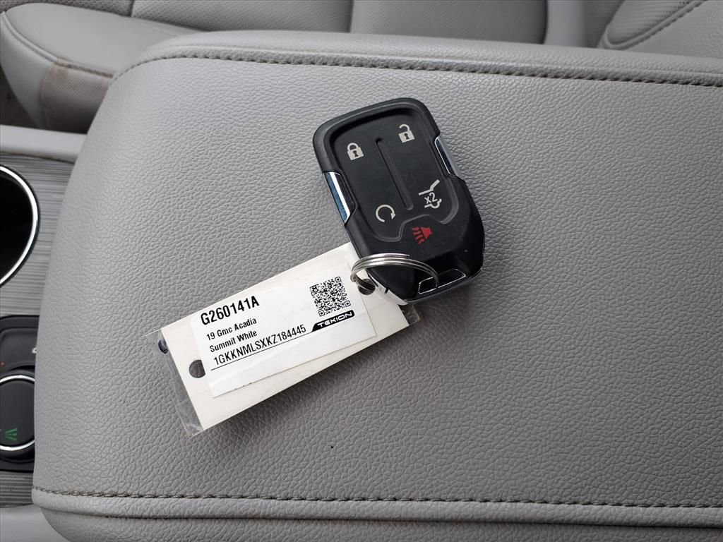 Used 2019 GMC Acadia SLT image 13