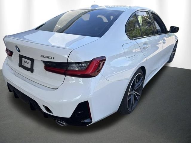 Used 2023 BMW 330i Sedan w/ M Sport Package RWD image 4