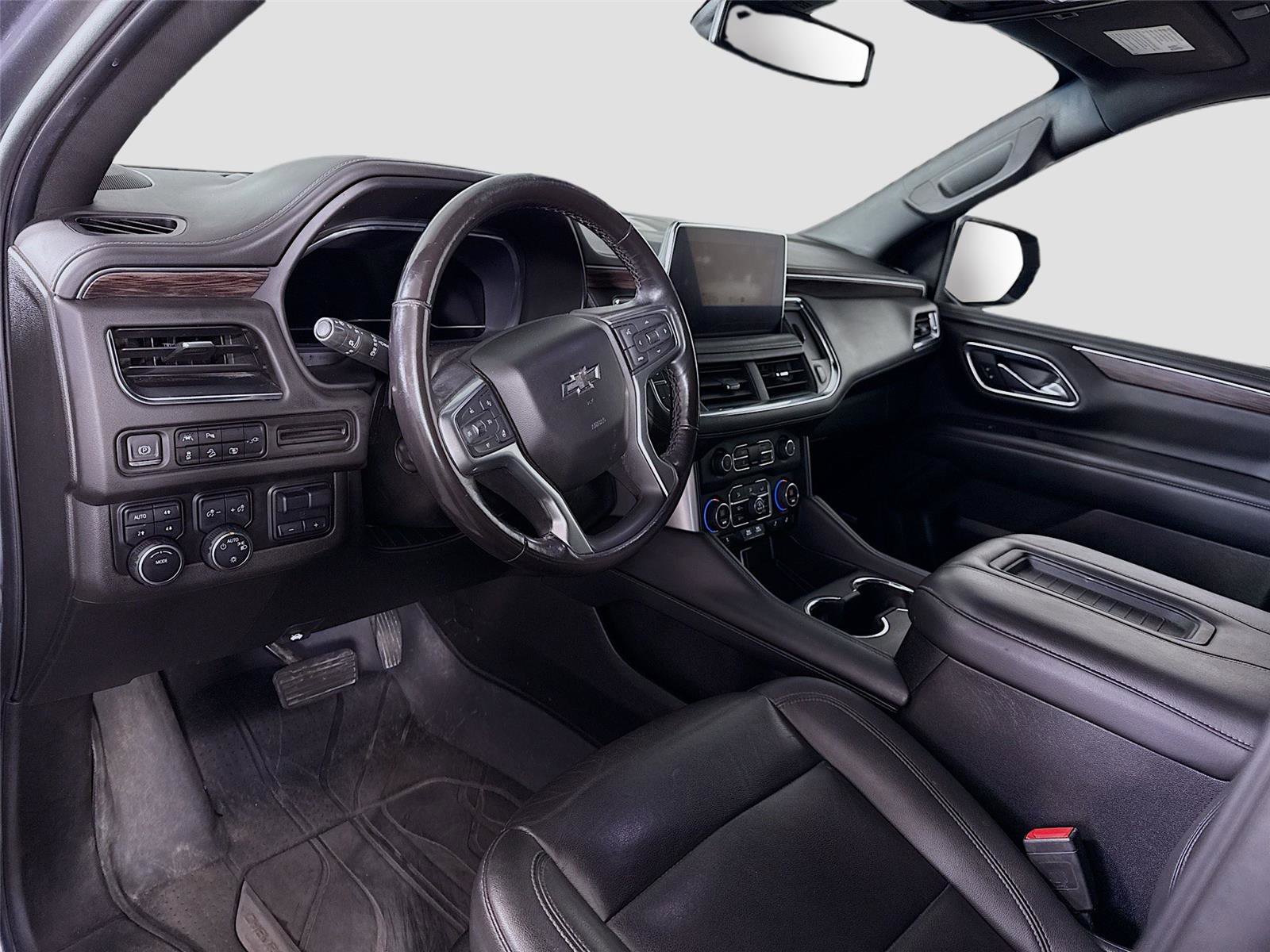 Used 2022 Chevrolet Suburban Z71 w/ Luxury Package image 3