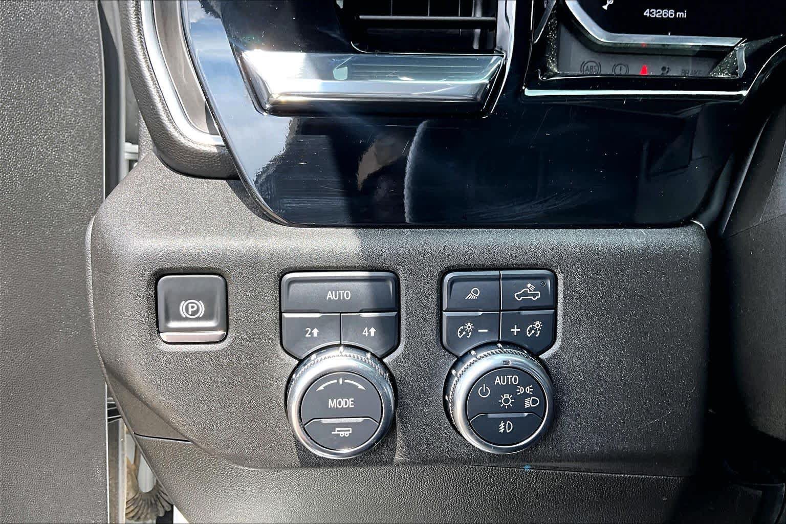 Used 2025 GMC Sierra 1500 SLT AWD/4WD image 36