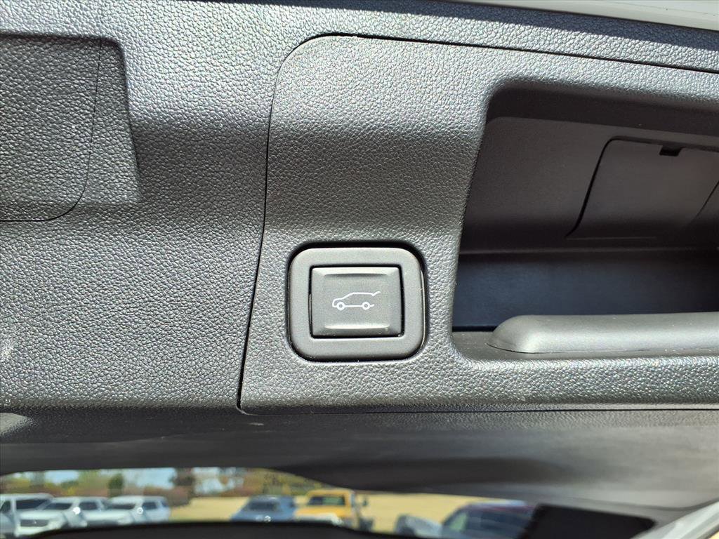 Used 2023 GMC Acadia SLT image 13