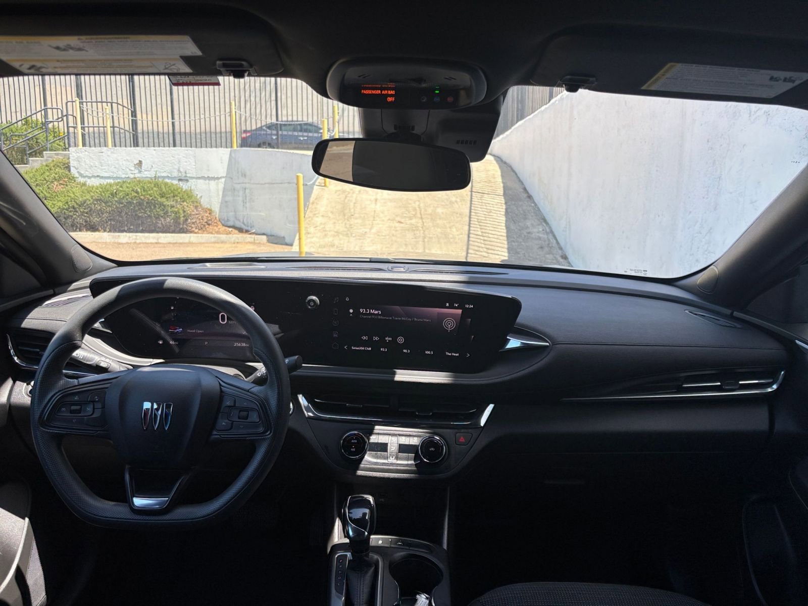 Used 2025 Buick Envista Preferred image 32