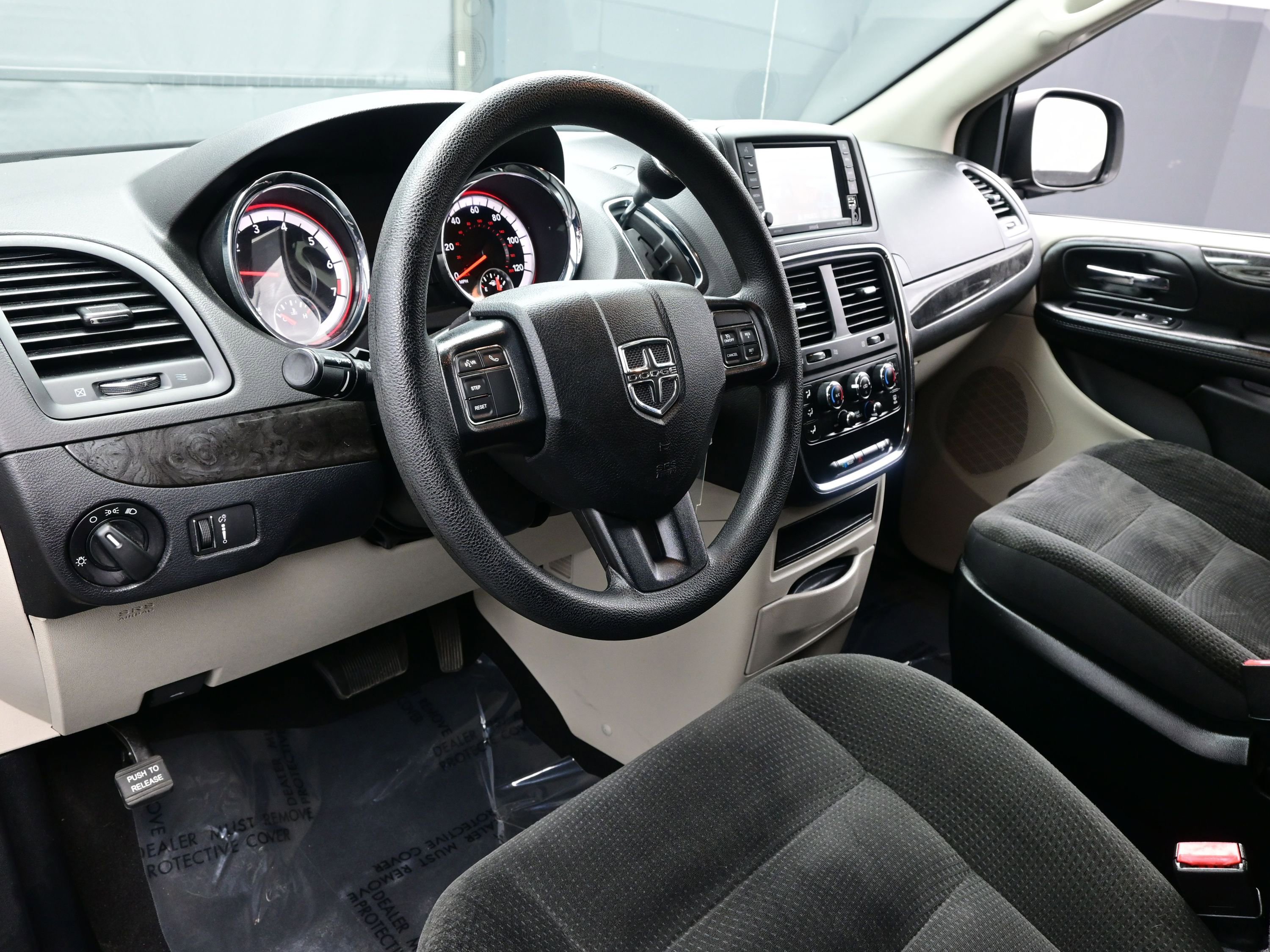 Used 2018 Dodge Grand Caravan SE w/ UConnect Hands-Free Group image 12