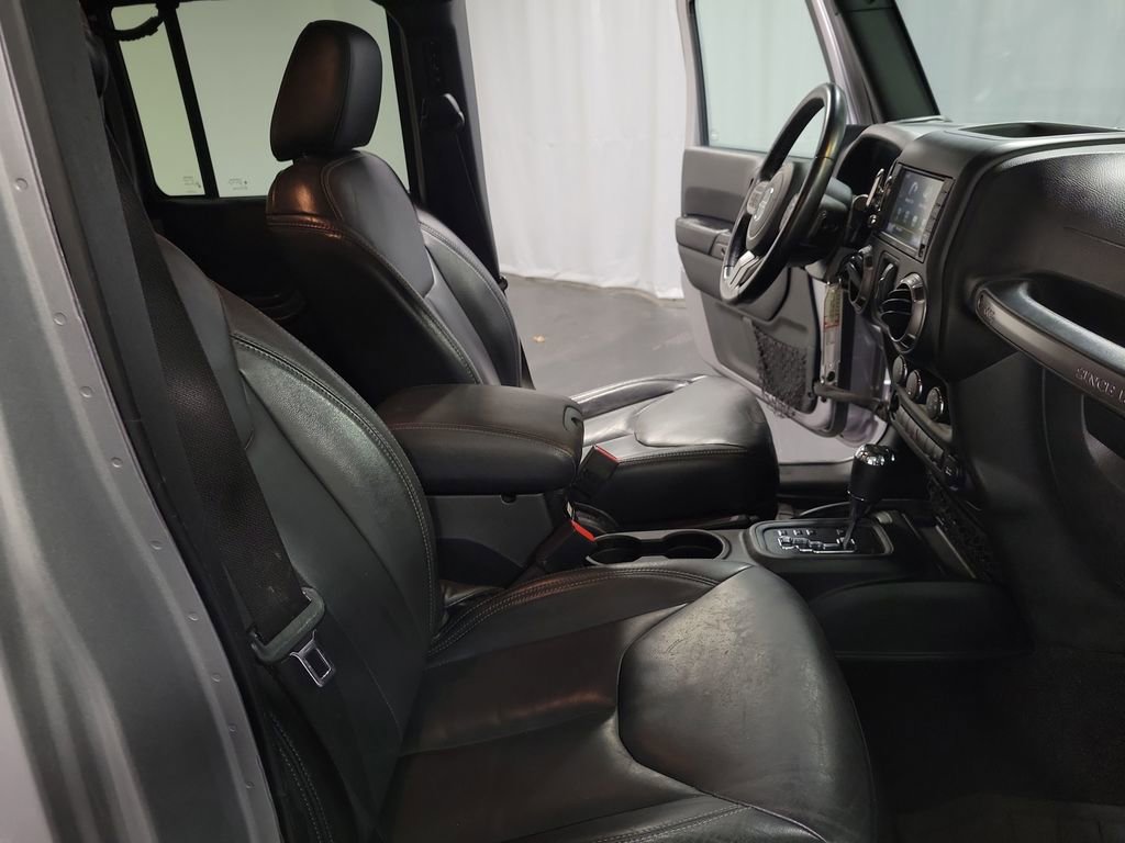 Used 2018 Jeep Wrangler Unlimited Sahara image 23