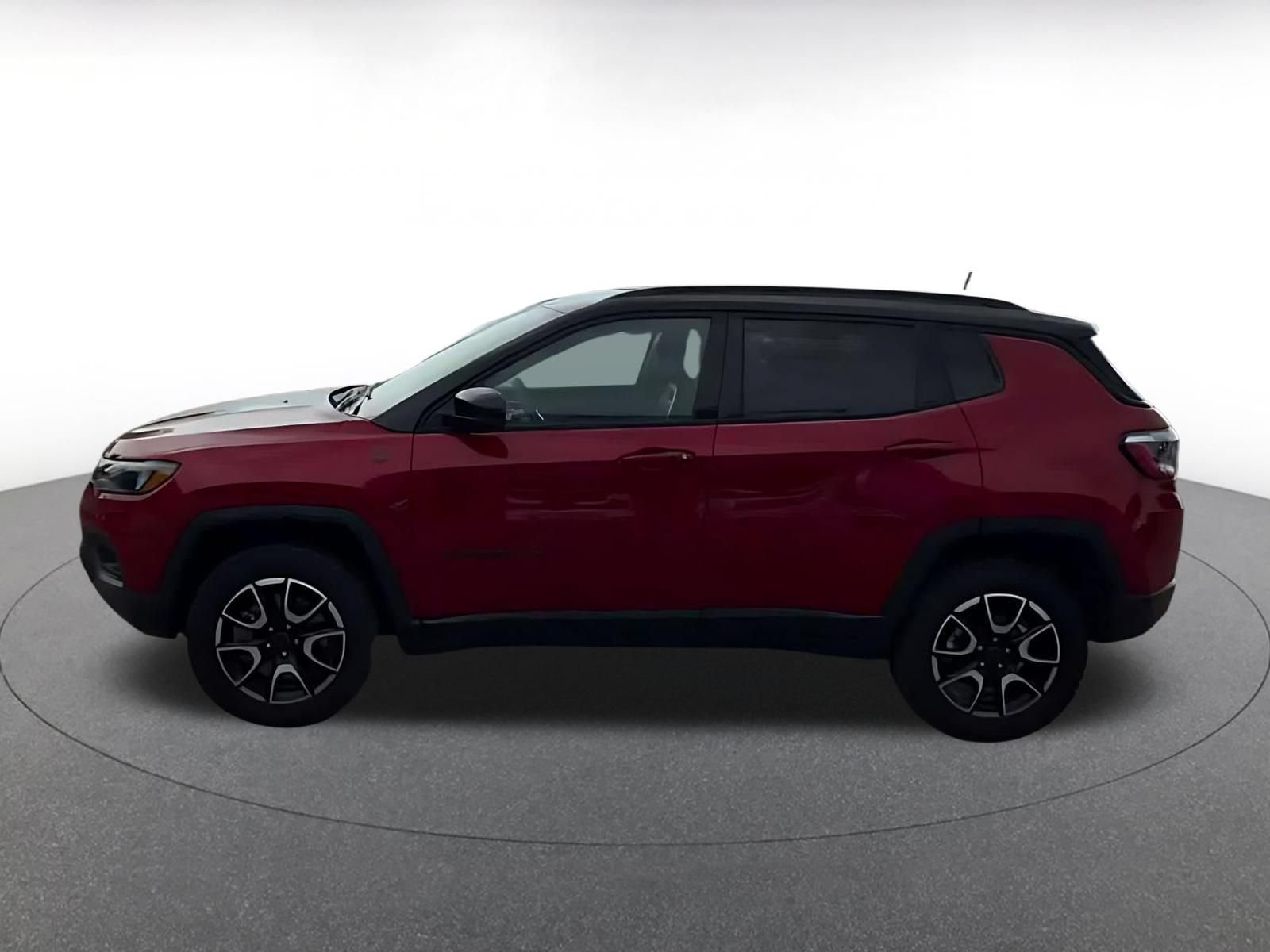 Used 2025 Jeep Compass Trailhawk AWD/4WD image 7