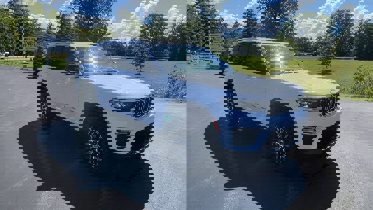 Used 2024 Jeep Grand Cherokee Limited w/ Trailer Tow Package image 3