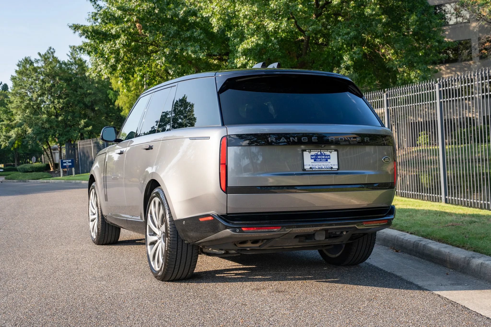 Used 2023 Land Rover Range Rover SE AWD/4WD image 7