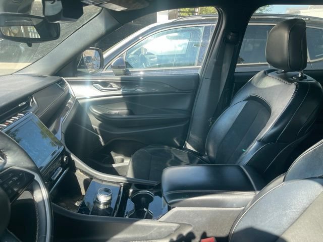 Used 2022 Jeep Grand Cherokee L Laredo AWD/4WD image 5