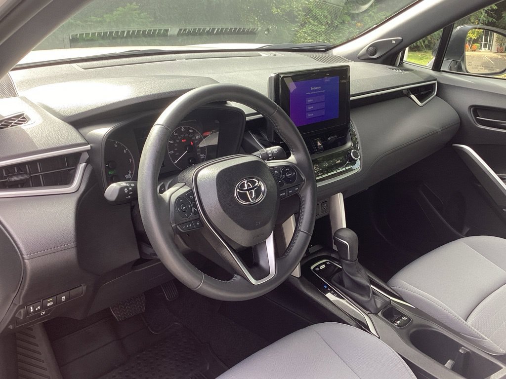 Used 2025 Toyota Corolla Cross AWD Hybrid w/ Moonroof Package image 11