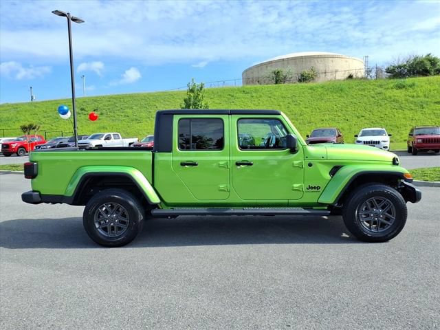 Used 2025 Jeep Gladiator Sport AWD/4WD image 5