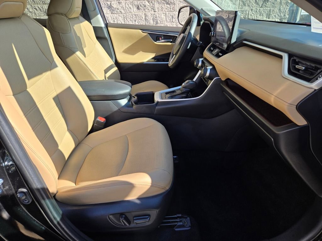 Used 2023 Toyota RAV4 Limited image 19