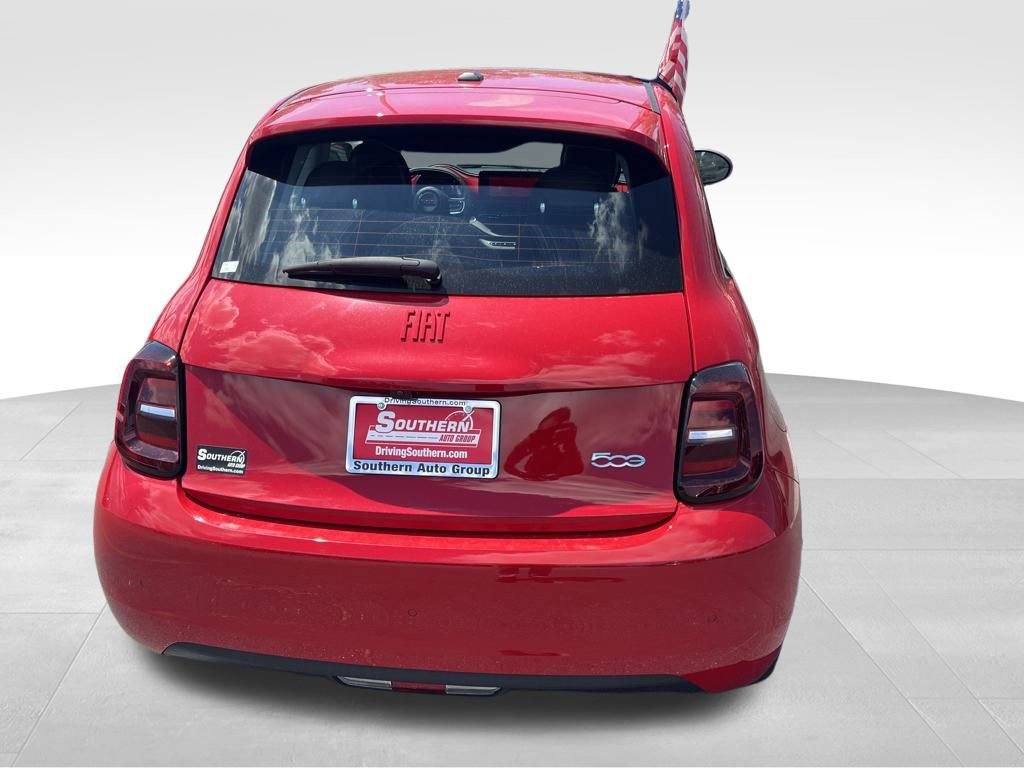 New 2024 FIAT 500 e (RED) image 17