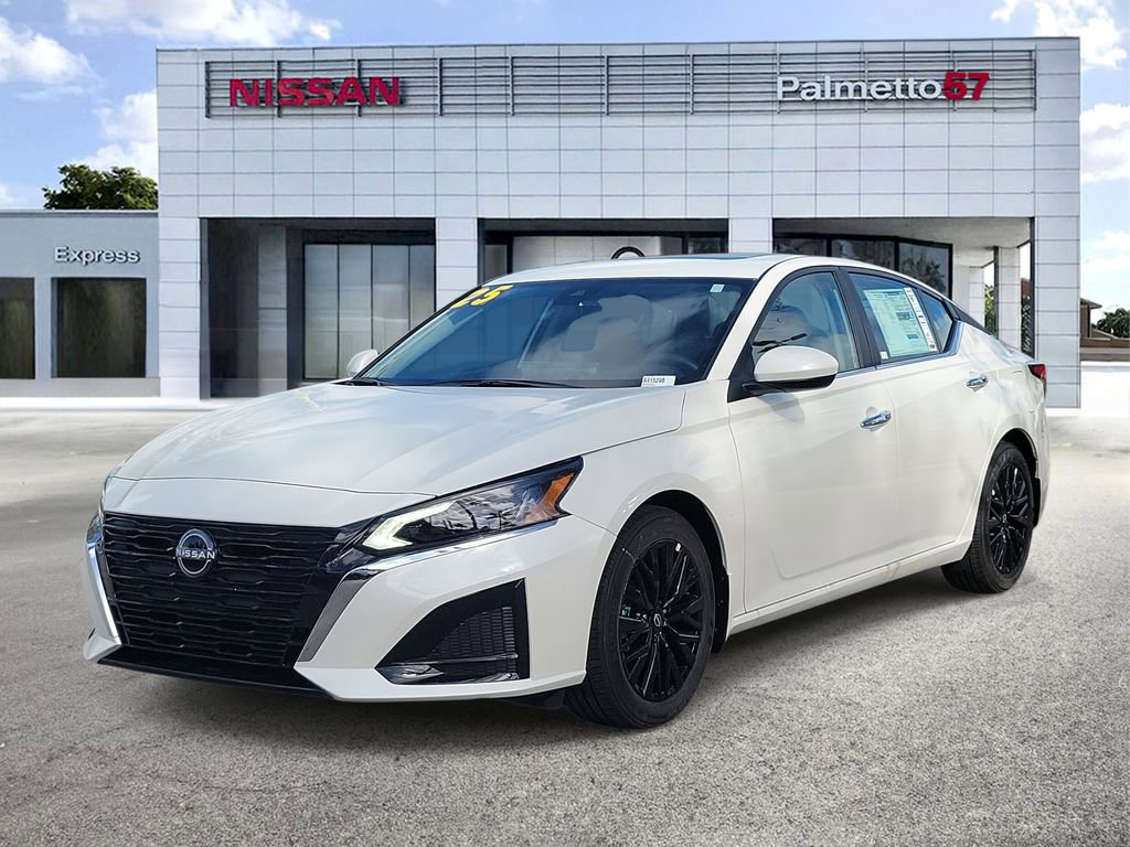 Used 2025 Nissan Altima 2.5 SV w/ SV Special Edition Package image 3