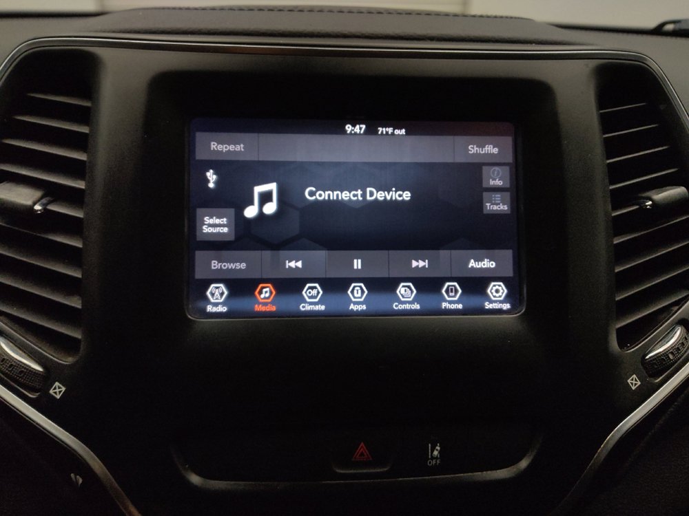 Used 2021 Jeep Cherokee Latitude FWD image 25