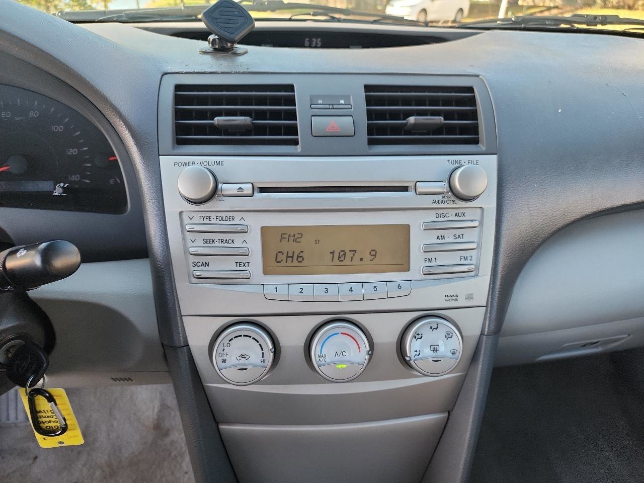 Used 2010 Toyota Camry SE FWD image 18