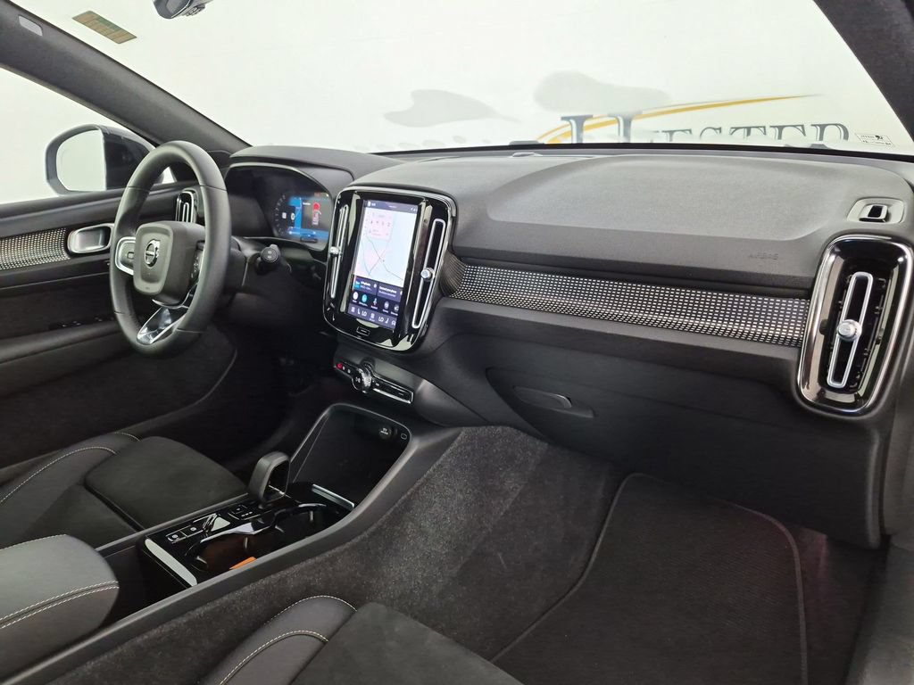 Used 2023 Volvo XC40 B5 Plus AWD/4WD image 37