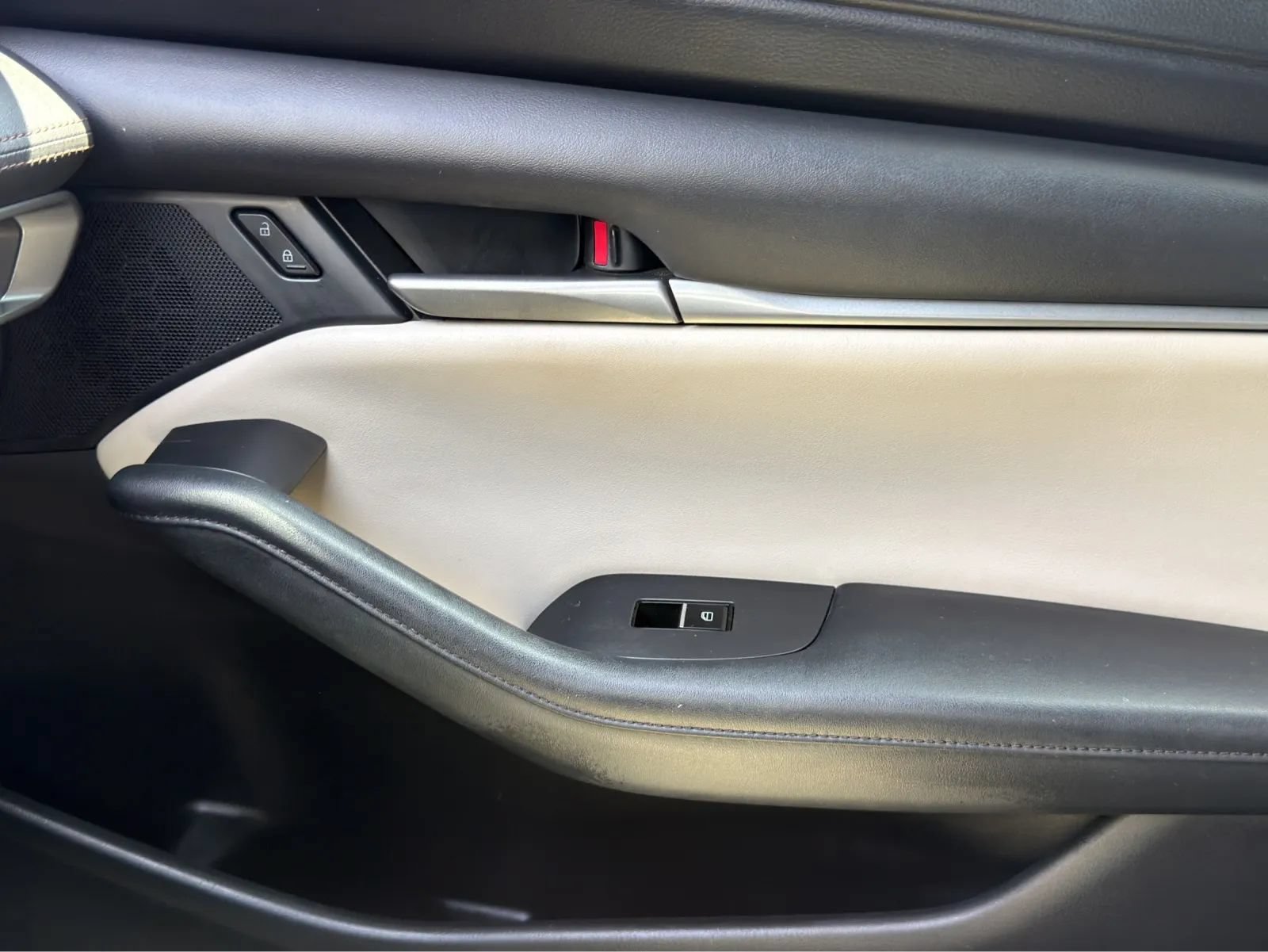 Used 2020 MAZDA MAZDA3 Hatchback FWD image 17