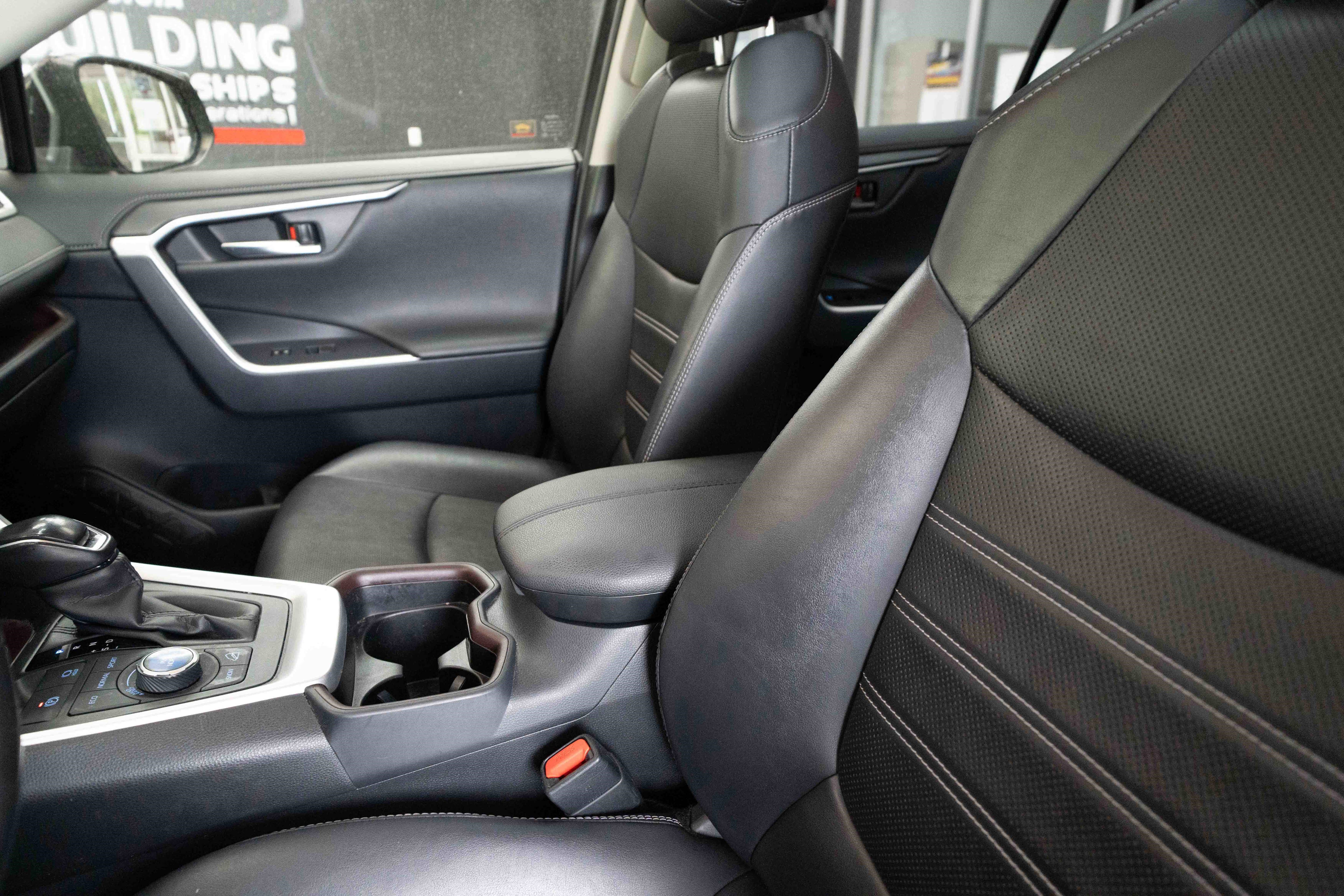 Used 2020 Toyota RAV4 Limited AWD/4WD image 10