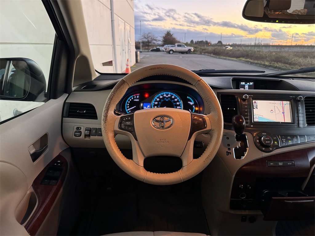 Used 2014 Toyota Sienna XLE image 13