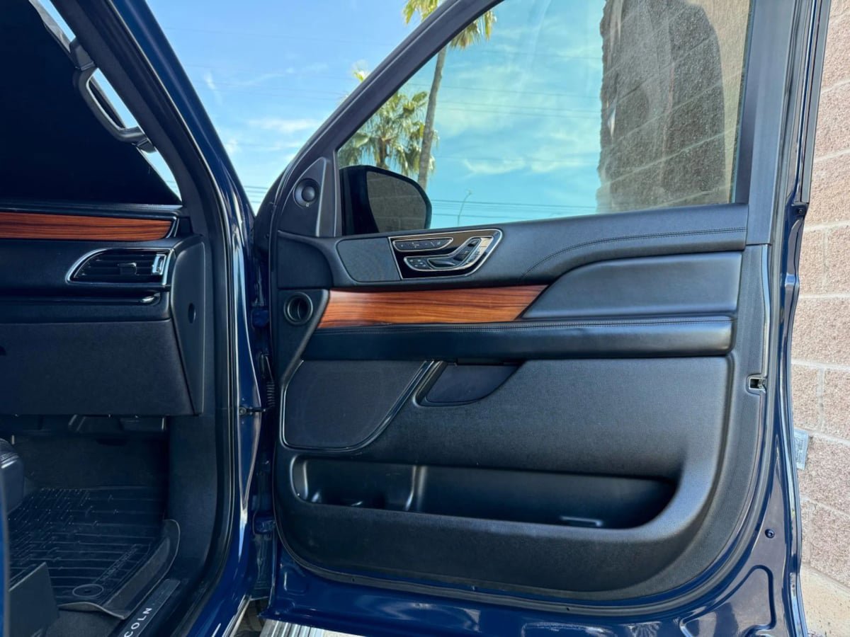 Used 2019 Lincoln Navigator Reserve w/ Cargo Package AWD/4WD image 37