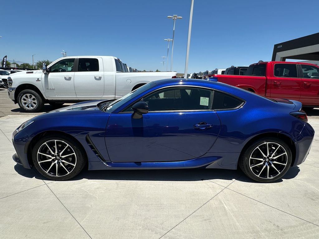 Used 2022 Toyota GR86 w/ ALL Weather Mat Package (TMS) RWD image 3