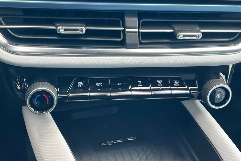 New 2026 Chevrolet Equinox EV LT image 18