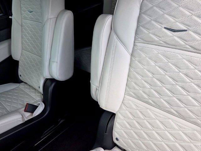 Certified 2025 Cadillac Escalade ESV Sport Platinum AWD/4WD image 17