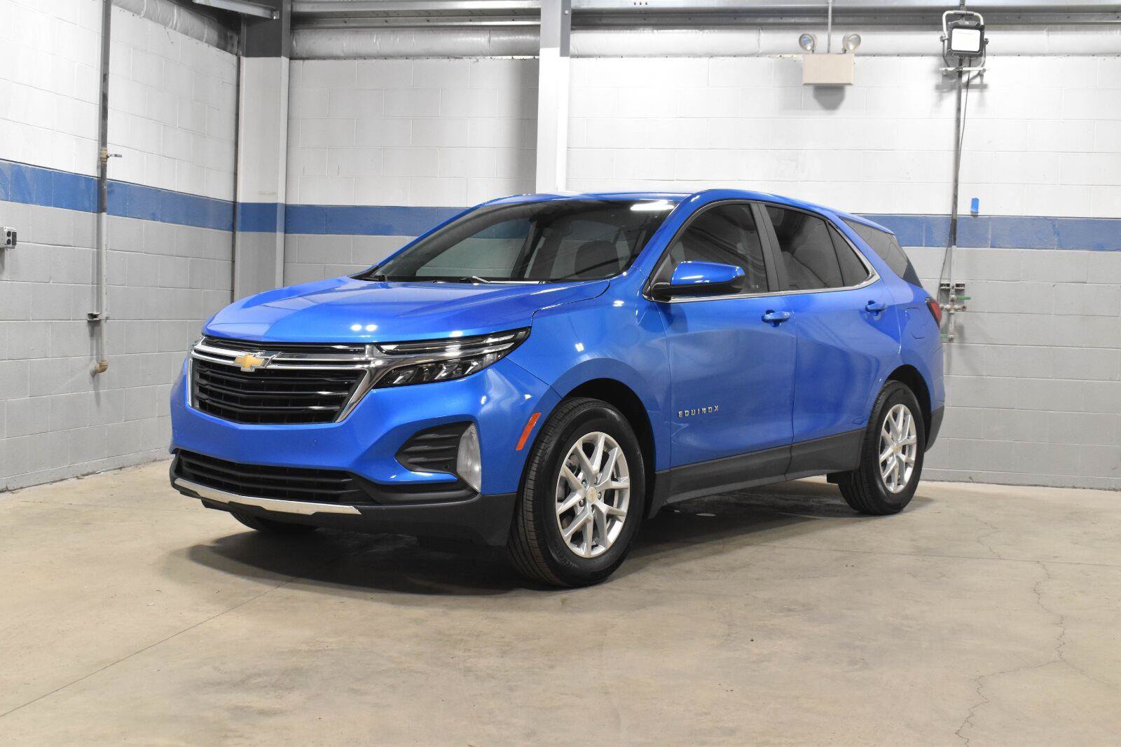 Used 2024 Chevrolet Equinox LT w/ LPO, Floor Liner Package FWD image 2