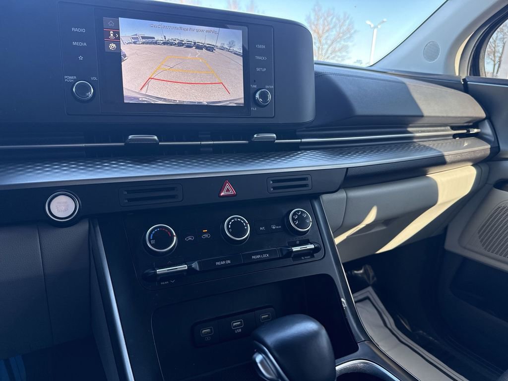 Used 2024 Kia Carnival LX image 23