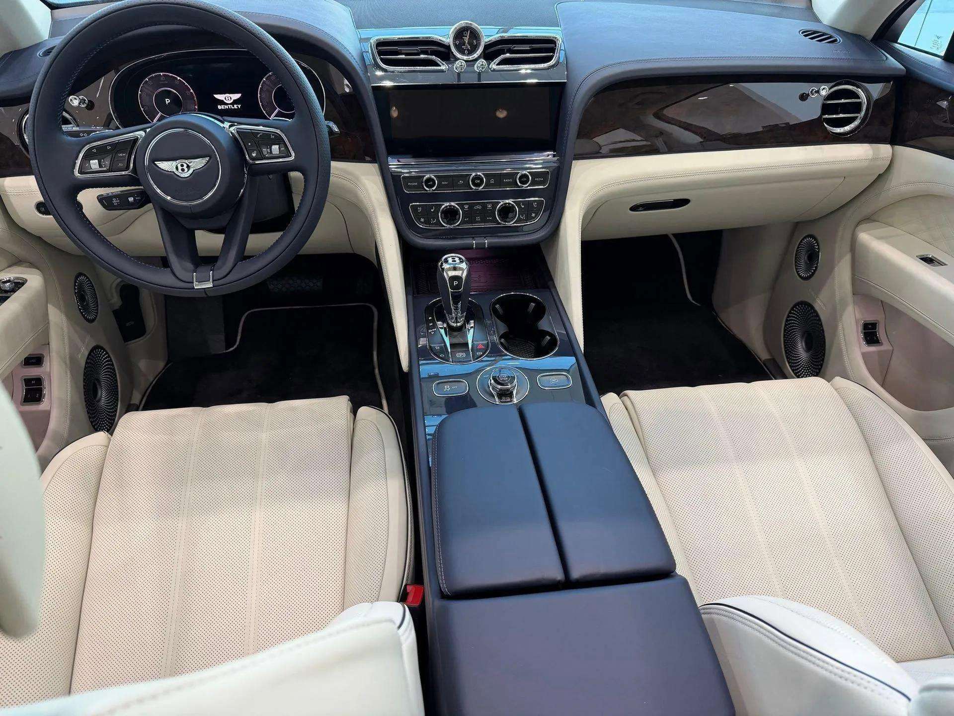 New 2025 Bentley Bentayga image 4