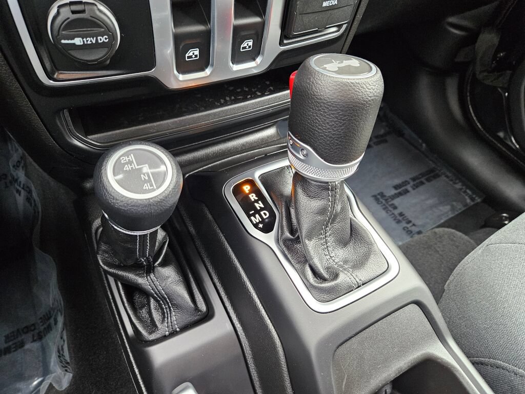 Used 2025 Jeep Wrangler Sport AWD/4WD image 24