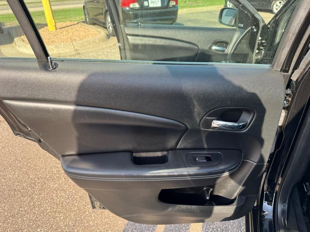 Used 2013 Chrysler 200 Limited w/ Sun/Sound Group FWD image 19
