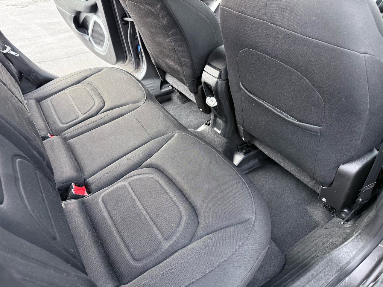 Used 2018 Jeep Renegade Latitude FWD image 13