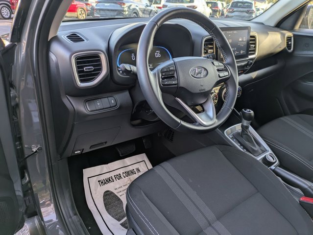 Used 2025 Hyundai Venue SEL image 5