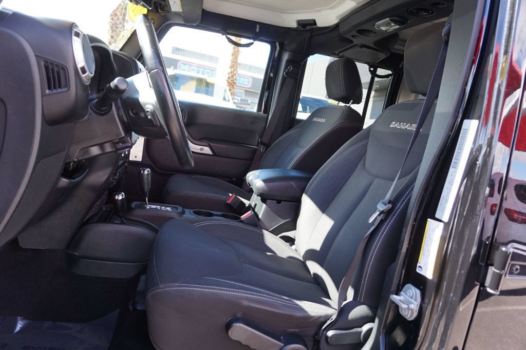 Used 2017 Jeep Wrangler Unlimited Sahara w/ Connectivity Group AWD/4WD image 18