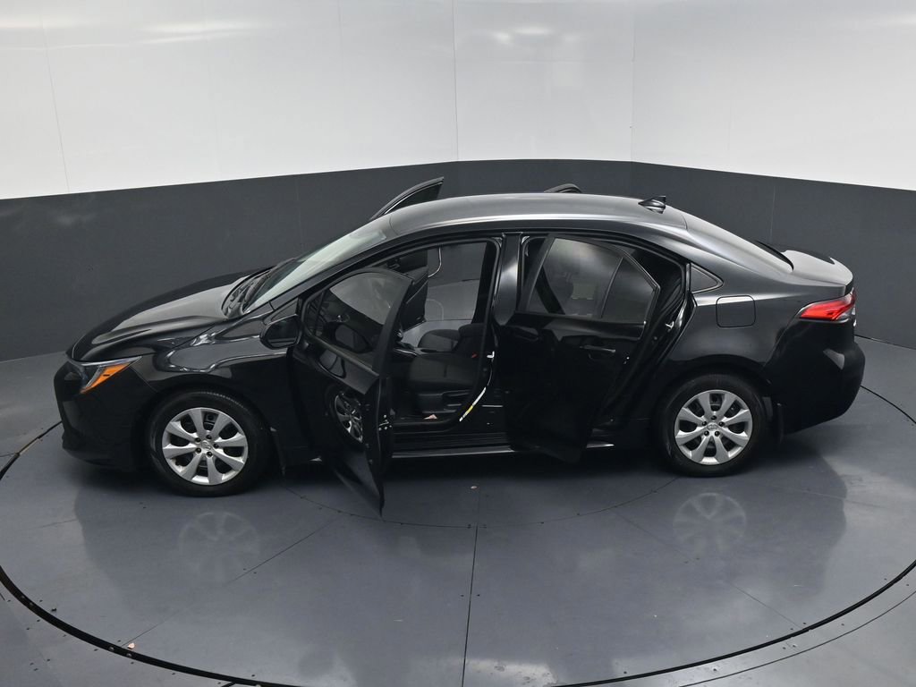 Used 2025 Toyota Corolla LE image 25