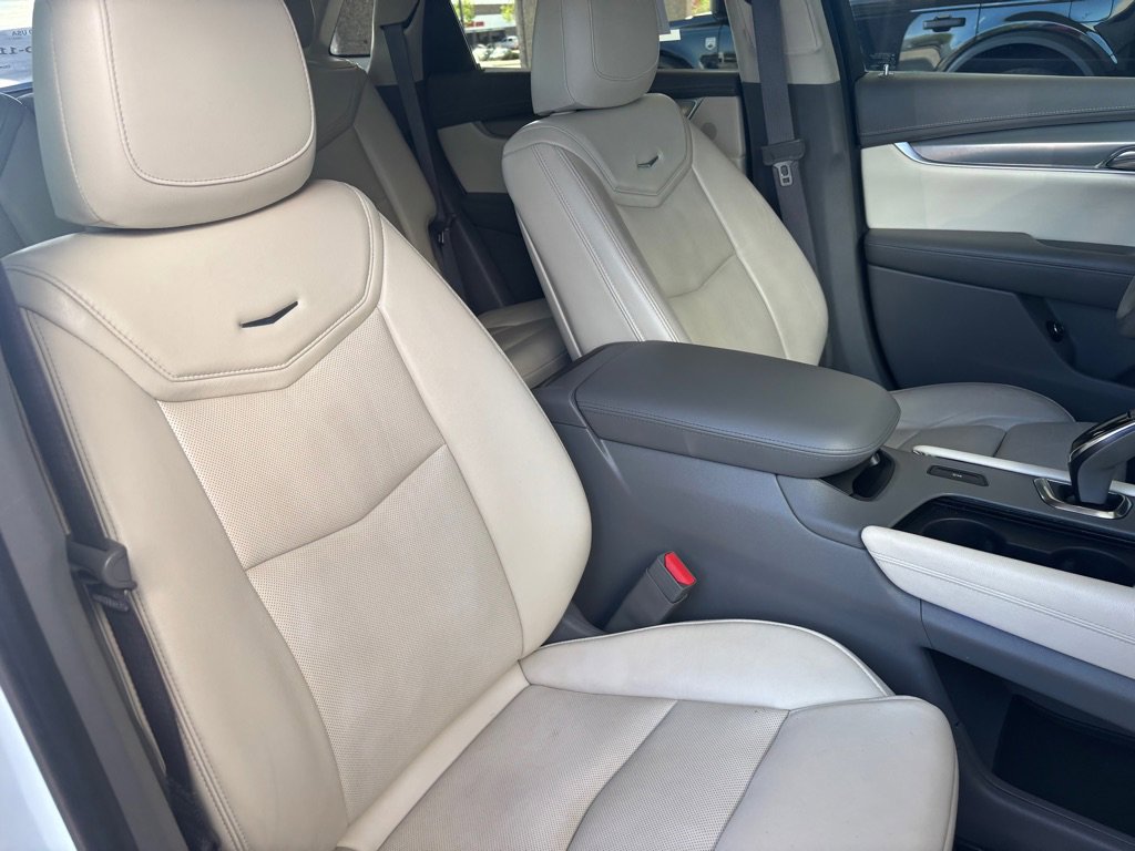 Used 2017 Cadillac XT5 Luxury w/ Driver Awareness Package FWD image 39