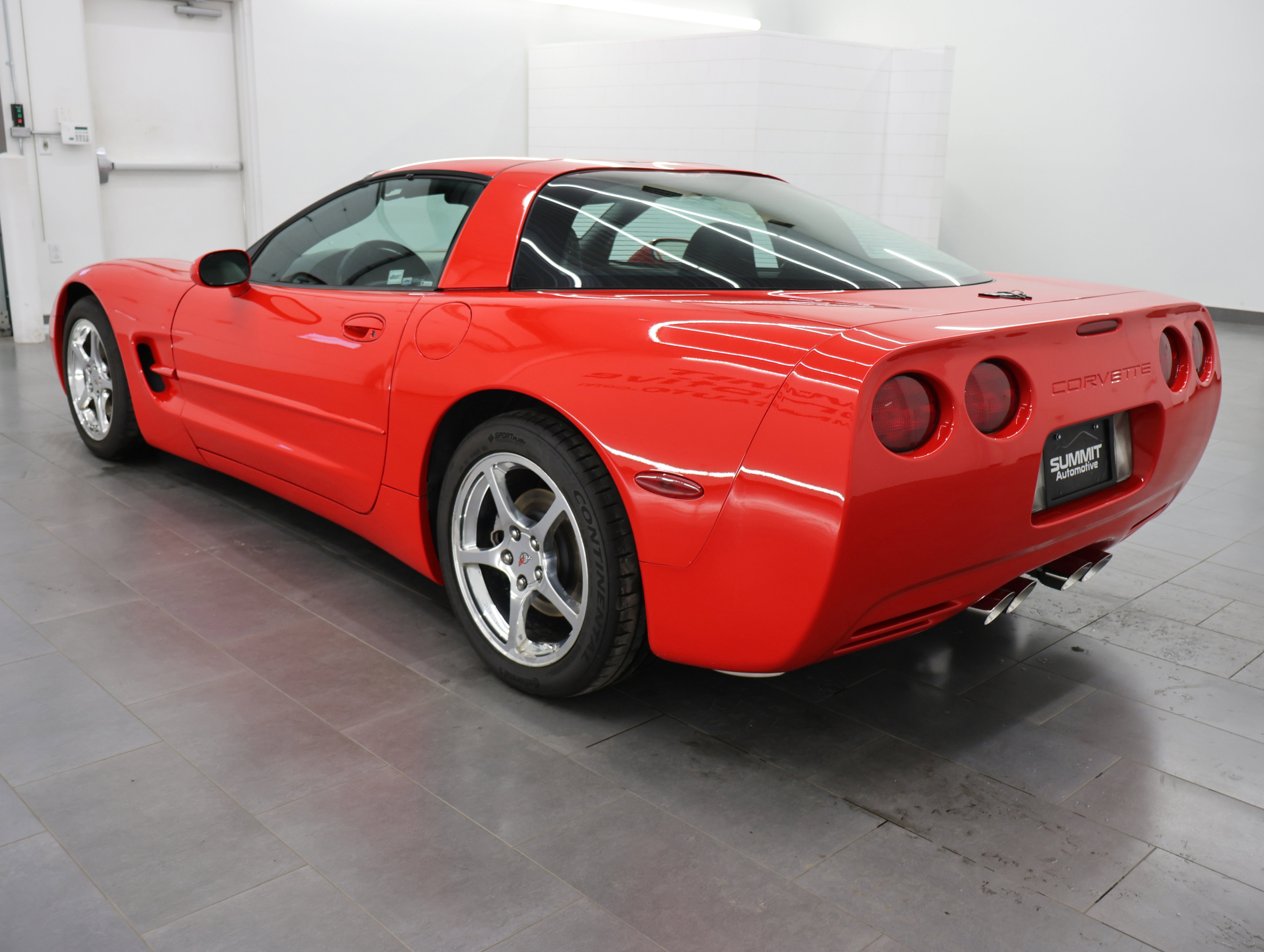 Used 2004 Chevrolet Corvette Coupe w/ Preferred Equipment Group RWD image 6