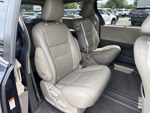 Used 2019 Toyota Sienna XLE w/ XLE Navigation Package FWD image 11
