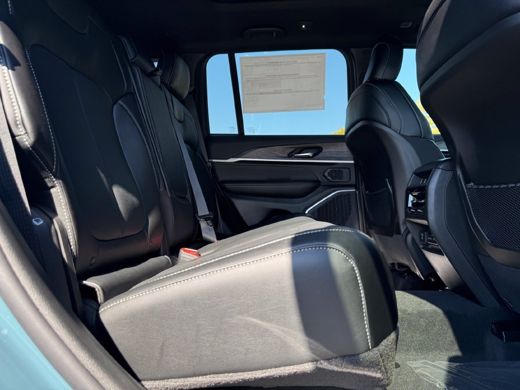 New 2027 Jeep Grand Cherokee Limited AWD/4WD image 12