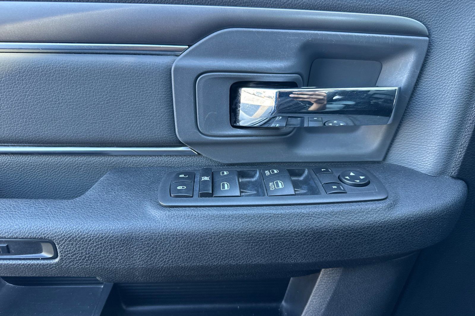 Used 2022 RAM 1500 Classic SLT image 10