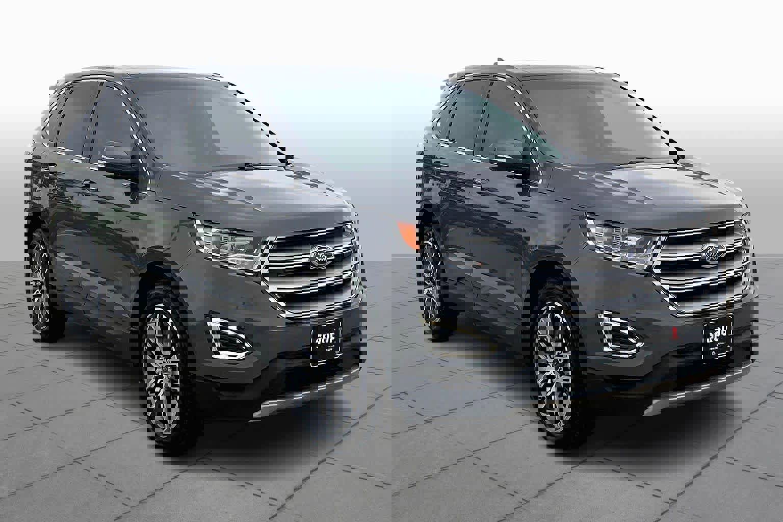 Used 2018 Ford Edge Titanium w/ Equipment Group 301A image 3