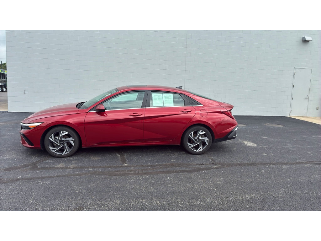 Used 2025 Hyundai Elantra SEL FWD image 4