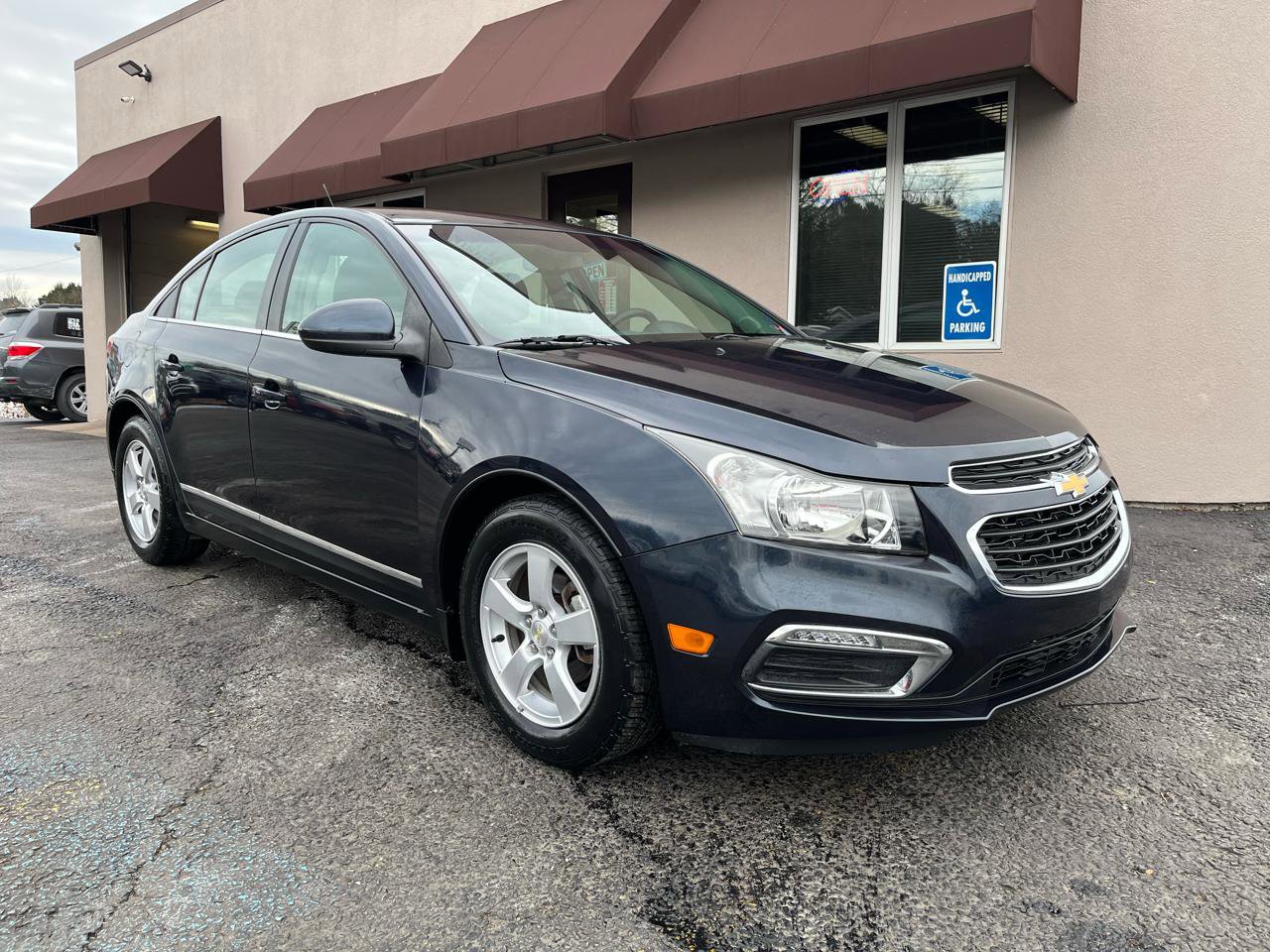 Used 2016 Chevrolet Cruze LT FWD image 2