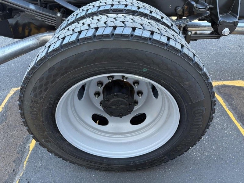 New 2025 Ford F550 4x4 Regular Cab Super Duty image 5
