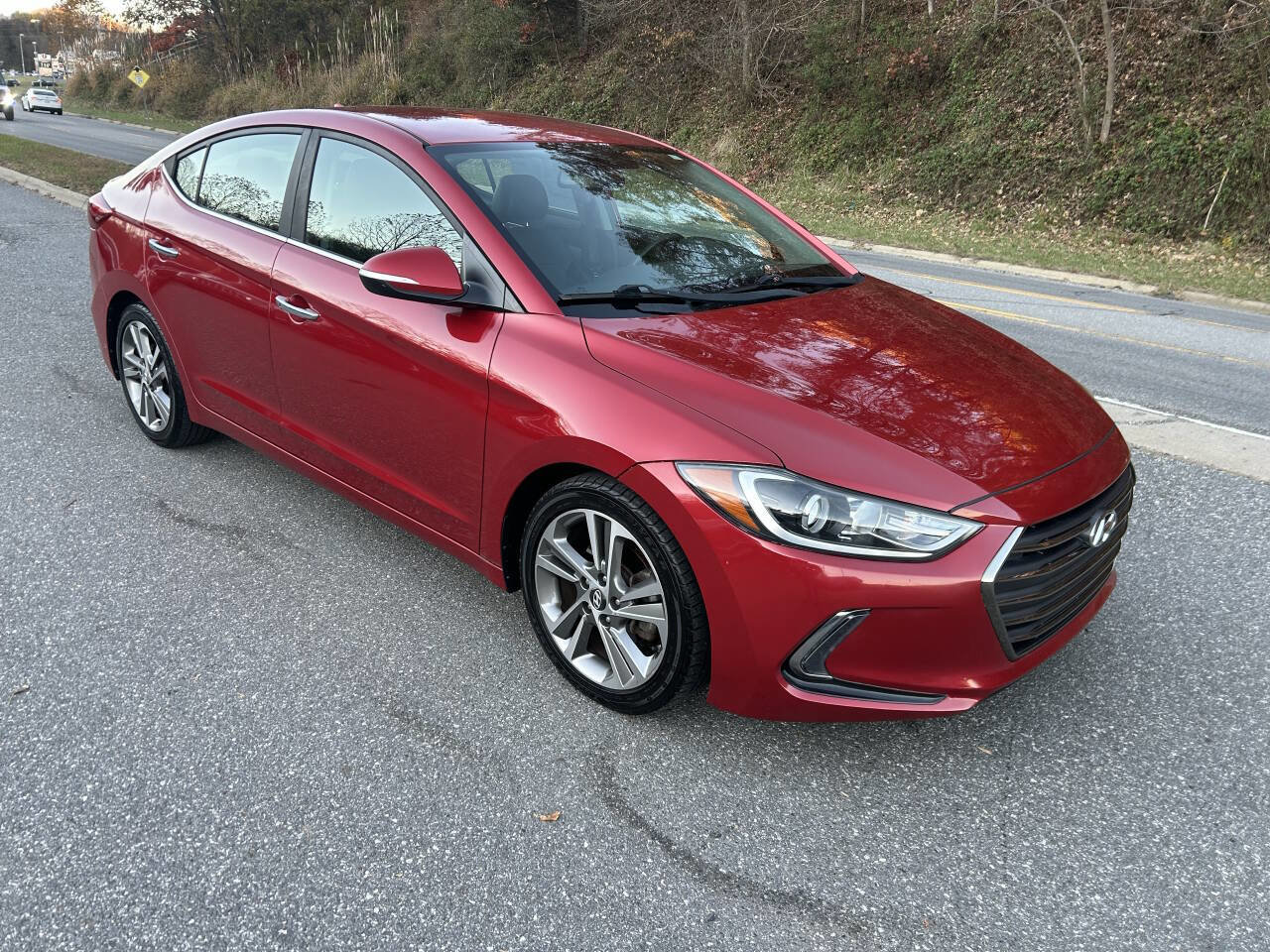 Used 2017 Hyundai Elantra Limited image 9