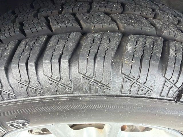 Used 2023 Chrysler Pacifica Touring-L FWD image 9