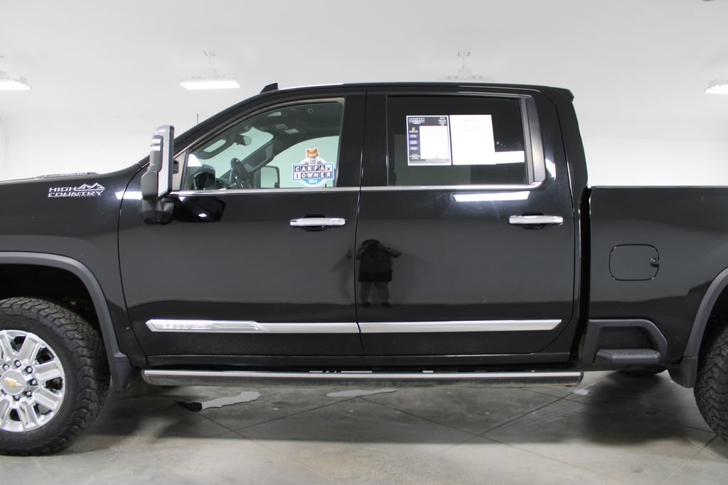 Used 2024 Chevrolet Silverado 2500 High Country w/ High Country Premium Package AWD/4WD image 6