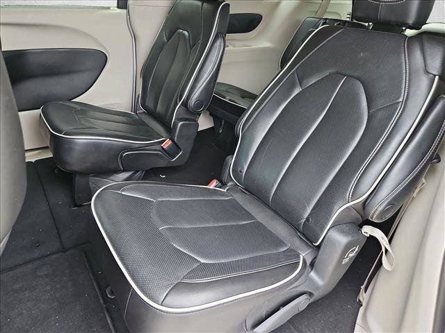 Used 2023 Chrysler Pacifica Limited FWD image 15
